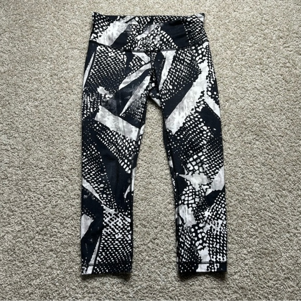 Lululemon Wunder Under Crop III *Full-On Luon